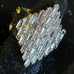 Paparazzi Silvertone Stretch Ring With Diamond Shaped Cluster Of Rhinestones